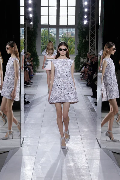 Look 15